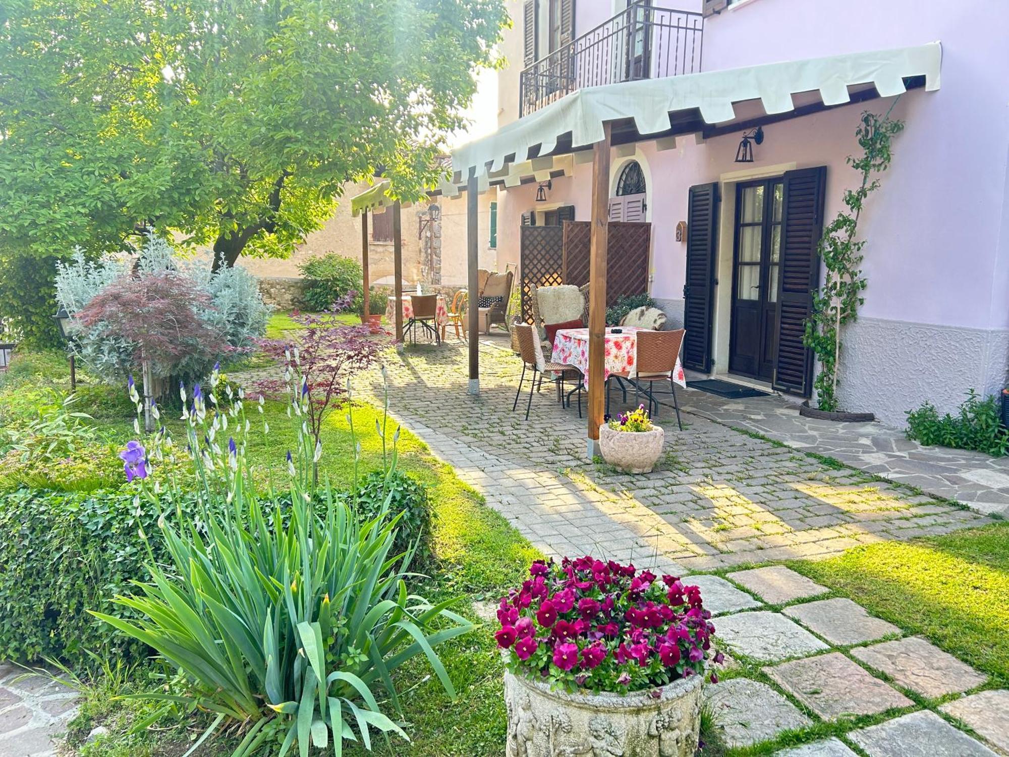 La Casa Di Campagna Sul Garda Puegnago Bagian luar foto