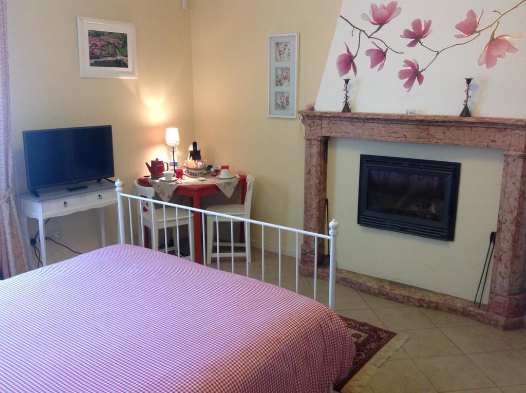 La Casa Di Campagna Sul Garda Puegnago Bagian luar foto
